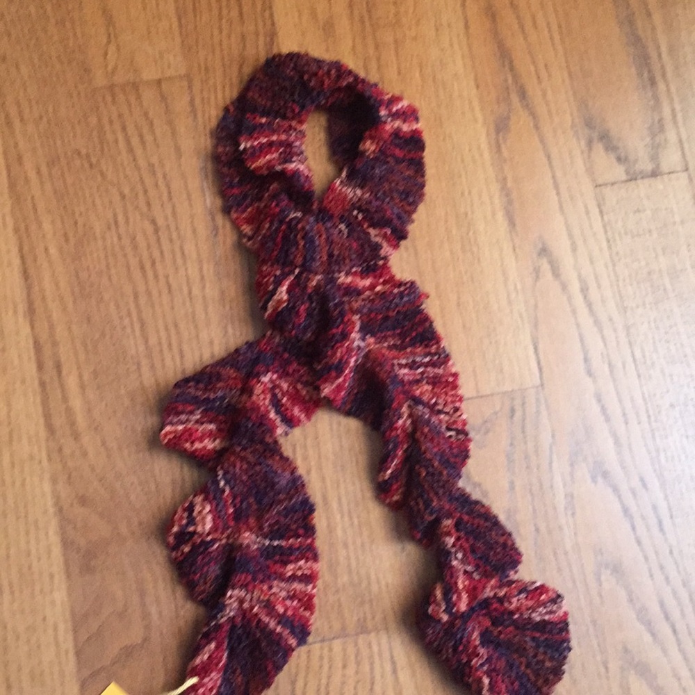 Child’s Twirled scarf.